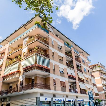 Bbhome Penthouse Bright And Elegant Metro Conca D'Oro Rom Exterior foto